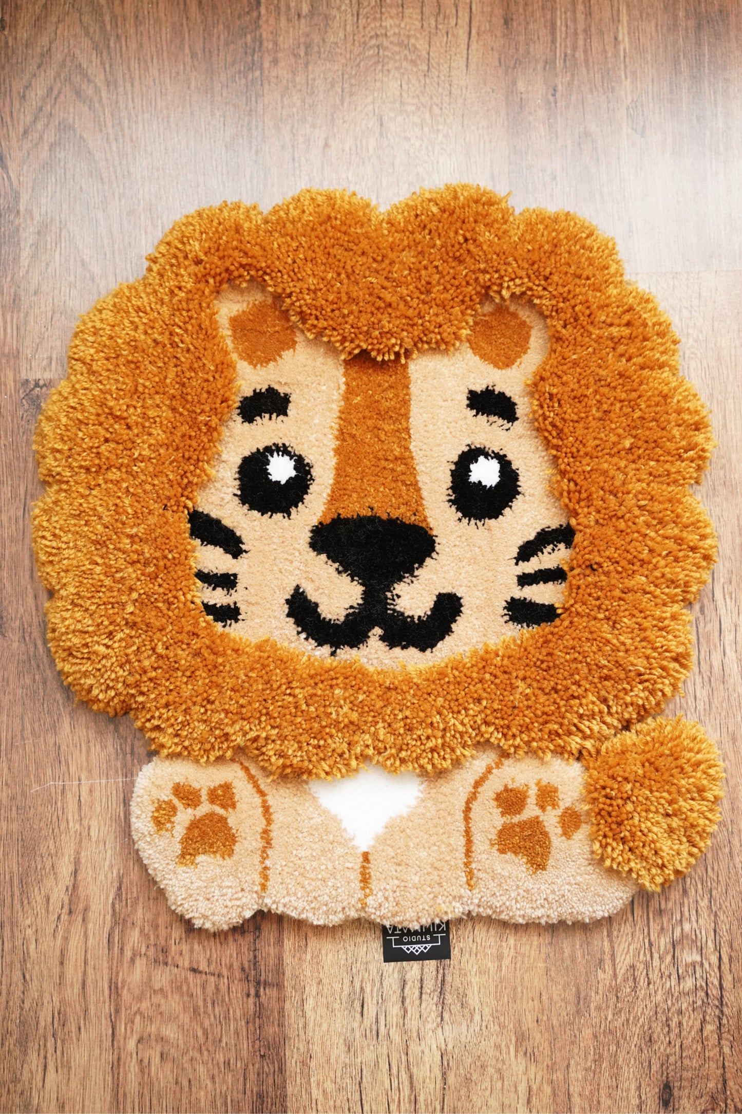 Lion - Handcrafted Rug